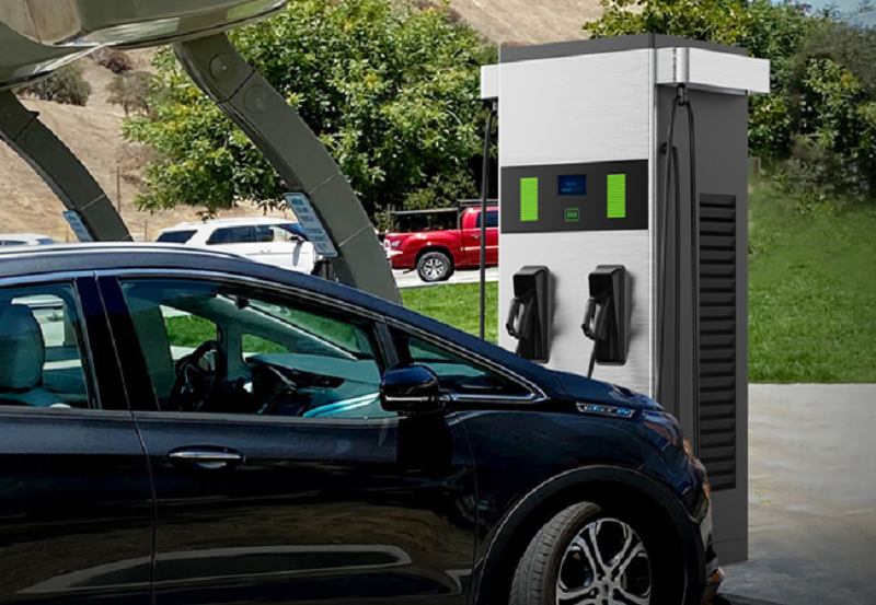 Le chargeur CC EVD100 180 kW convient à la recharge des véhicules électriques dans les stations-service